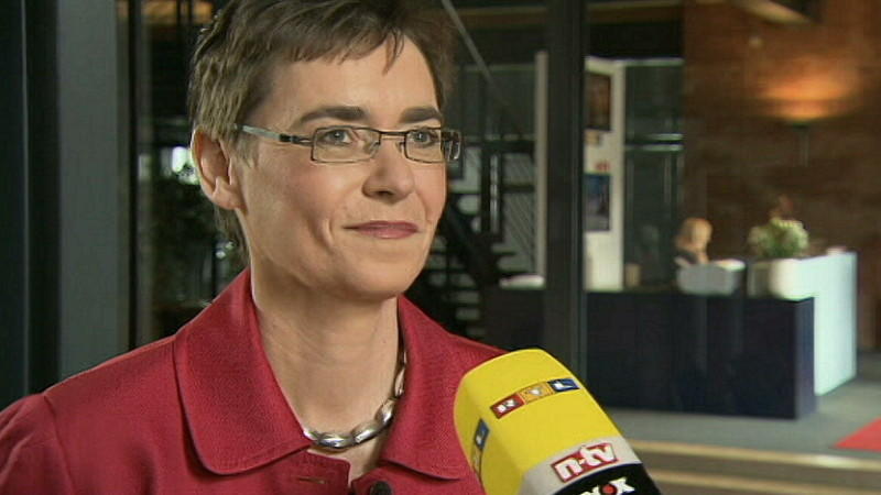 <b>Margaret Heckel</b> im RTL-Interview: So regiert Angela Merkel - margaret-heckel-im-rtl-interview-so-regiert-angela-merkel