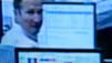 Peinlich: Banker schaut Pornofotos