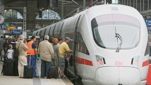 Polizei wirft Passagiere aus ICE