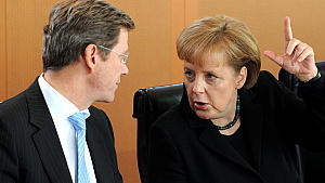 Kanzlerin verteidigt Außenminister Merkel stärkt Westerwelle den Rücken