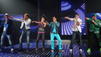 Die Top 6 singen "Let me entertain you"