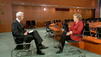 Angela Merkel im Gespr&auml;ch mit Christof Lang
