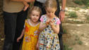 Anna und Lydia Hentschel (damals drei und fünf Jahre alt).