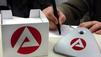 Mann greift Arge-Mitarbeiter mit Beil an