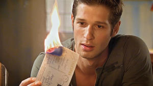 AWZ: Deniz spielt mit dem Feuer