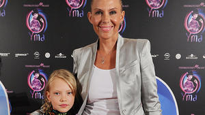 Cheyenne mit Mama zur 'YMA'-Premiere