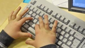 Online-Risiken: So schützen Sie Ihr Kind Online-Risiken, So schützen Sie Ihr Kind