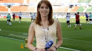 Aneurysma: Symptome und Behandlung Während der Operation eines Aneurysmas war es bei Sportmoderatorin Monica Lierhaus zu Komplikationen gekommen.