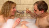 Melanie und Tony: Heiratsantrag in der Badewanne