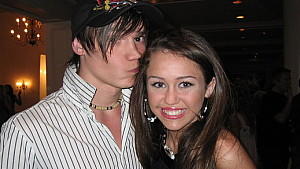 Bela Klentze: „Ich war Mileys deutscher Boyfriend!“ "Unter uns"-Star Bela Klentze und Miley Cyrus