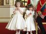 Beim Hochzeitsfoto von William und Kate hat Eliza einen pinken Wurm in der Hand