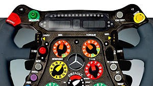 Wofür sind die vielen Knöpfe? Testen Sie alle Funktionen am Formel-1-Lenkrad