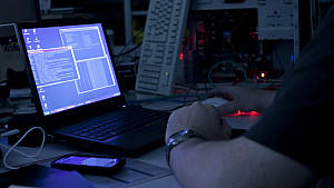 Hacker gegen die Nato: Kampfansage an Regierungen Hacker sind nicht organisiert, aber trotzdem gut vernetzt