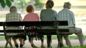 Immer mehr Rentner in Minijobs – Altersarmut schuld? rentner müssen arbeiten minijobs