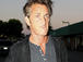 Sean Penn bespuckt einen Fotografen
