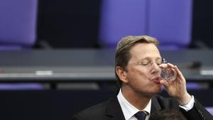 SPD fordert im Bundestag Westerwelle-Rücktritt Dauerbeschuss: Die Opposition lässt kein gutes Haar an Westerwelle.