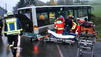 Bus kracht in Br&uuml;ckengel&auml;nder: 27 Schulkinder verletzt