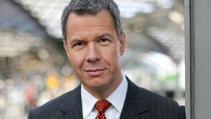 Kloeppel: "Sprache ist Voraussetzung für ein erfülltes Leben" Peter Kloeppel spricht im Interview über die 'Sag's auf Deutsch'-Kampagne.