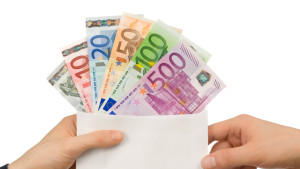 Korruptionsindex: Deutschland kommt gut davon Das berühmte Geld im Briefumschlag.