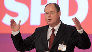 Steinbrück: "Das Volk ist der Souverän, nicht der Markt" SPD Parteitag Berlin Steinbrück