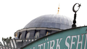 RTL-Umfrage: Deutsche haben keine Angst vor dem Islam Die Mehrheit der Bundesbürger fühlt sich nicht vom Islam bedroht sowie ausreichend über ihn informiert.