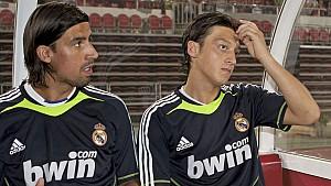 Özil und Khedira kommen später