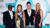Demi Lovato sitzt neben Britney Spears, Simon Cowell und L.A. Reid
