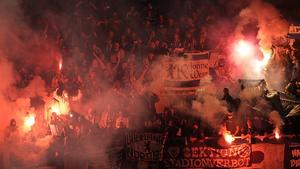 Gewalt-Exzesse: Punktabzüge statt Stadionverbote? Fans brennen Bengalo ab