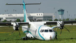 Notlandung am Münchner Flughafen - 62 Passagiere an Bord Notlandung am Münchner Flughafen