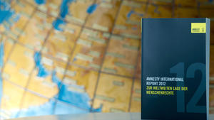 Menschenrechte: Amnesty International kritisiert Deutschland Menschenrechtsverletzungen werden im Amnesty International Bericht angeprangert.