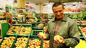"Mitten im Leben": Porno-Klaus will Äpfel zum Anfassen Mitten im Leben: Porno-Klaus im Supermarkt