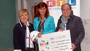 "RTL – Wir helfen Kindern": Eine Million Euro für Ausbau des stups-Kinderzentrum in Krefeld "RTL - Wir helfen Kindern" Patin Andrea Berg und Wolfram Kons