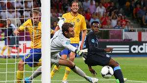 Selbst die Schweden staunen über die Genialität dieses Treffers von Welbeck.