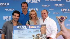 Isabel Edvardsson, Lars Riedel, Marc Terenzi und "Ice-Age"-Fans ertanzen 20.000 Euro für "RTL – Wir helfen Kindern“ Ice-Age-Fans ertanzen 20.000 Euro für "RTL – Wir helfen Kindern“