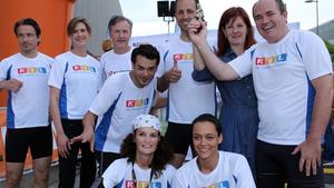 Wolfram Kons gibt den Startschuss zum "B2RUN Düsseldorf 2012" Teil der Startgebühren für den guten Zweck