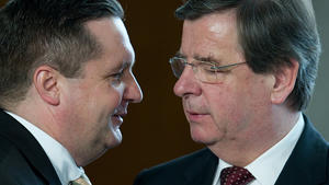 EnBW-Affäre: Ermittlungen gegen Willi Stächele und Helmut Rau Ex-Ministerpräsident Mappus und Willi Stächele