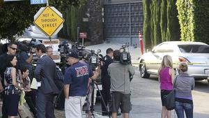 Reporter warten vor Stallones Anwesen