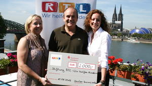 "RTL – Wir helfen Kindern": Stars mixen Cocktails für den guten Zweck RTL - Wir helfen Kindern Sylvia Becker Wolfram Kons und Daniela Uertz