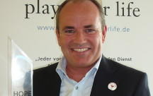 Spendenmarathon ausgezeichnet Hope Award an Wolfram Kons