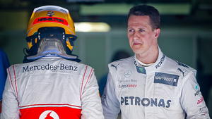 Aus für Schumacher bei Mercedes - Hamilton kommt McLaren-Pilot Lewis Hamilton (l.) und Michael Schumacher (r.)