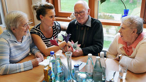 Medienbericht: Pflege im Alter ist in Deutschland mittlerweile unbezahlbar Altenpflege, Senioren, Pflegestufe