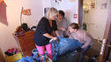 Mitten im Leben Mutter räumt Zimmer auf