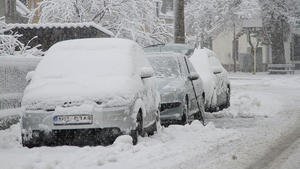 Tief 'Heike' überzieht Deutschland mit Schnee bis ins Flachland Neuschnee im Erzgebirge