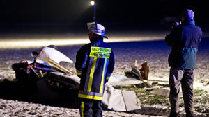 Flugzeug-Crash in Hessen mit acht Toten gibt Rätsel auf Flugzeug-Kollision, Acht Tote, Frankfurt