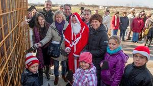 Der Spendenmarathon 2012: Grundsteinlegung für den Begegnungshof