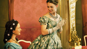 Hannah Herzsprung und Paula Beer in 'Ludwig II.'
