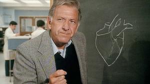 Jack Klugman als Dr. Quincy.