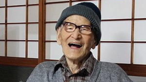 Japaner Jirouemon Kiruma (115) ist der älteste Mann aller Zeiten Das Guinness-Buch der Rekorde hat den Japaner Jirouemon Kimura mit 115 Jahren offiziell zum ältesten Mann aller Zeiten gekürt.