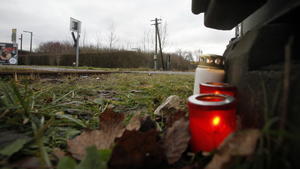 Günzburg: Zwei Mädchen von Zug erfasst - Tod gibt Rätsel auf Zugunglück Günzburg Bayern zwei Mädchen tot