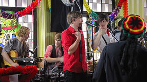 Kölsche Rockband "Kasalla" tritt bei "Unter uns" auf Band "Kasalla" bei "Unter uns"